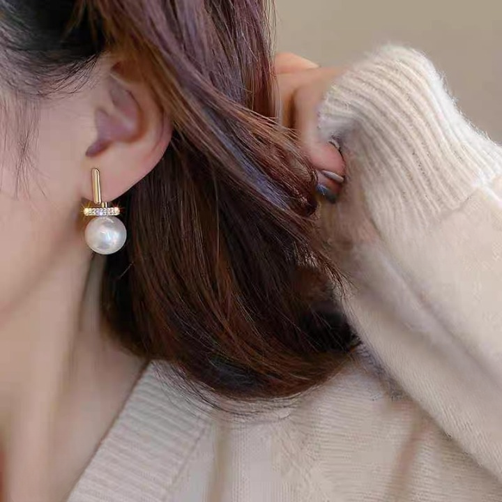 Elegant Pearl Drop Earrings for Women – Stylish Dangle Earrings with Rhinestone Accent